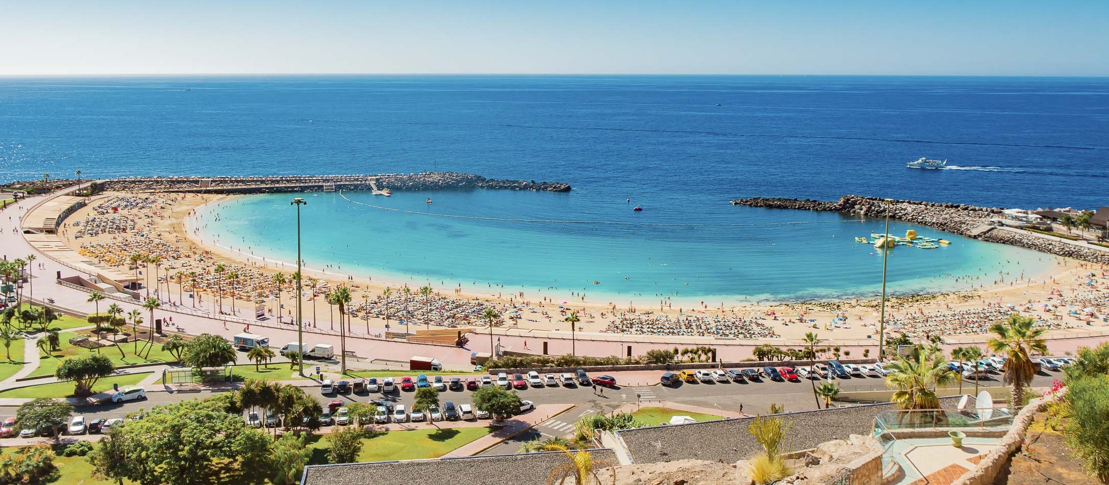 Panoramic view of Amadores Beach and the Atlantic Ocean